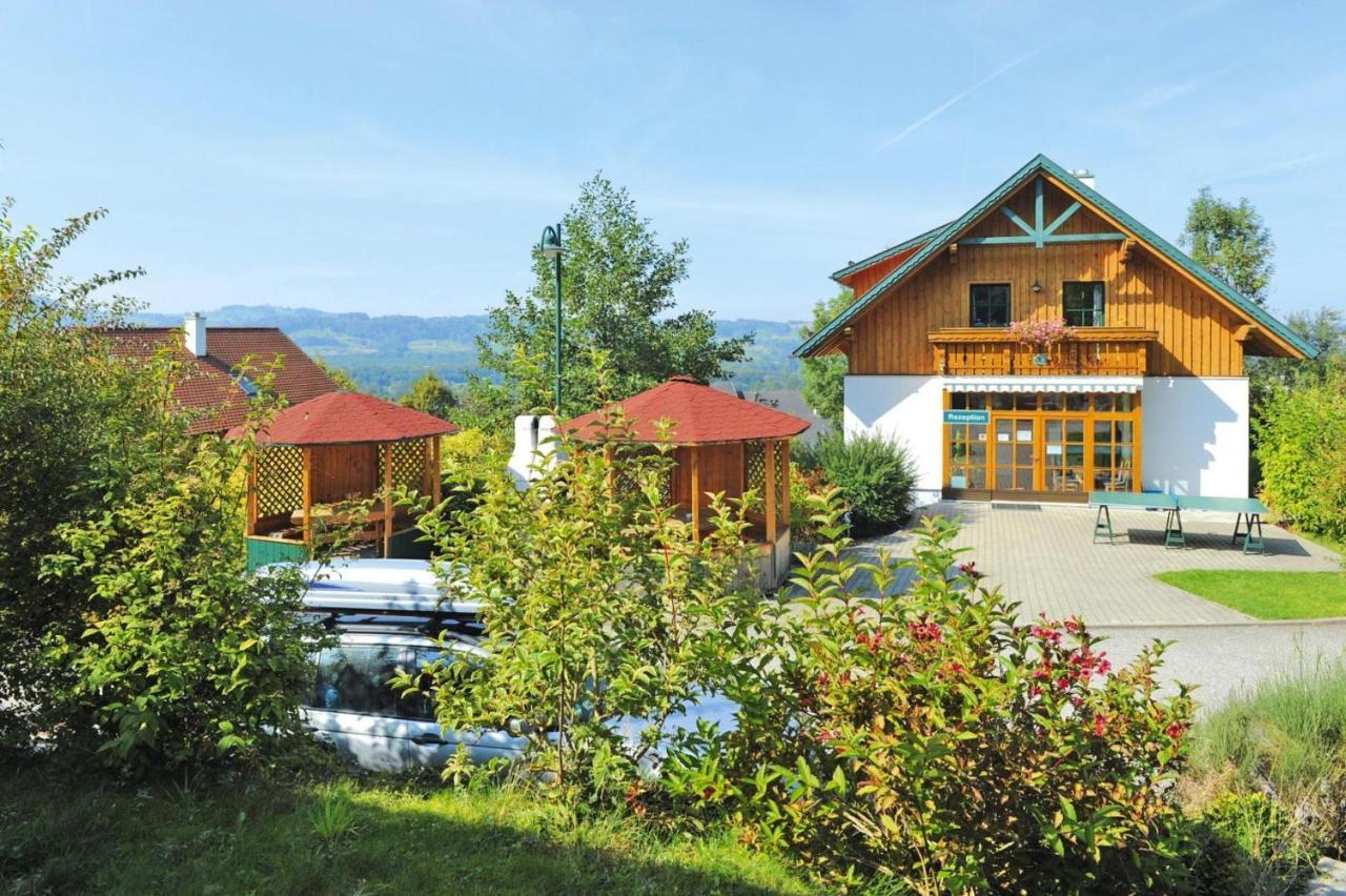 Holiday Village, Schlierbach Exteriör bild